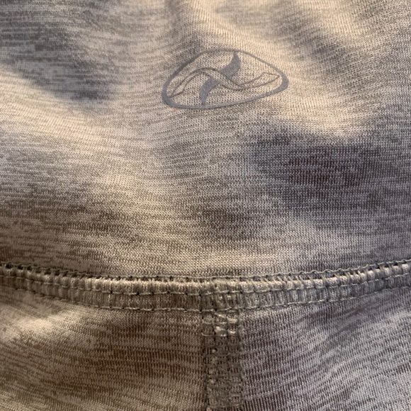 NYL gray workout leggings w/pocket Size Medium - Picture 4 of 5